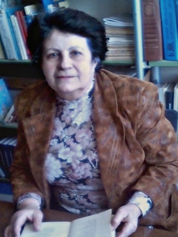 Бібліотекар Македонівської ЗОШ Сарри Майя Іванівна
